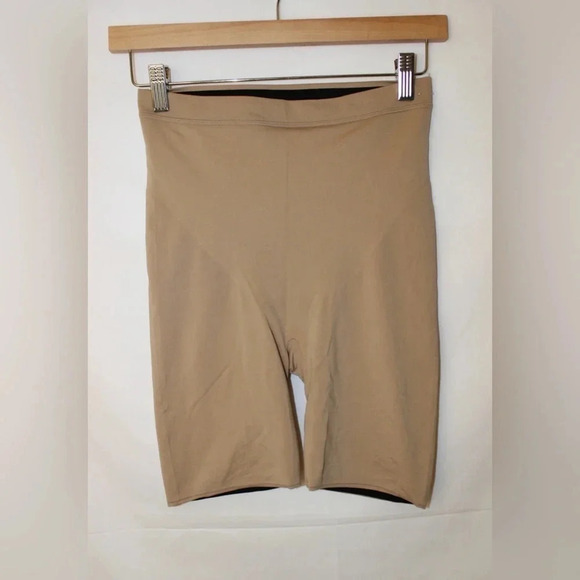 Women’s Assets by Spanx Hi-Rise Lined Shapewear Tummy Control Shorts Size XL - Picture 2 of 11
